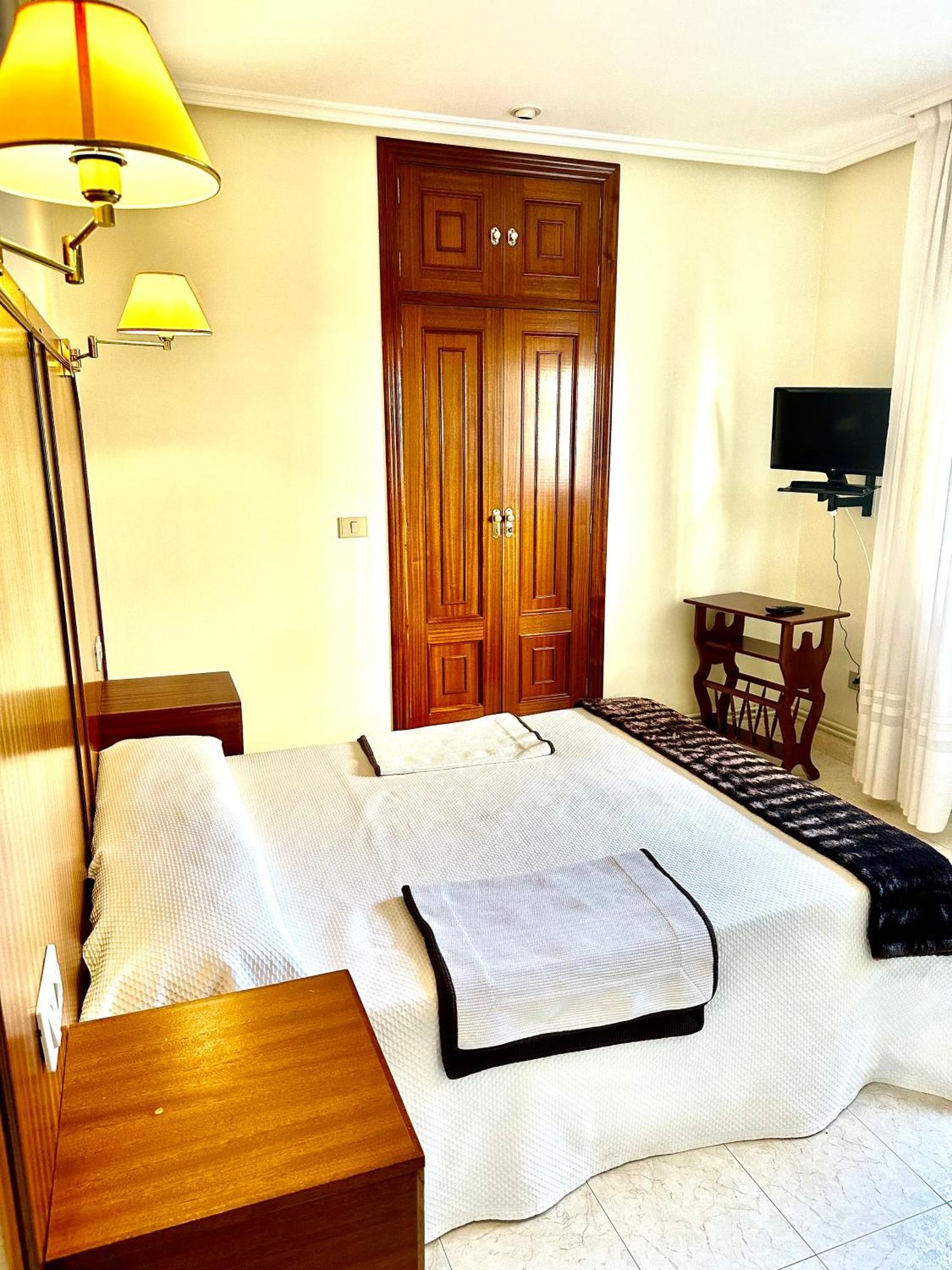Hostal La Cubana Carballino Buitenkant foto